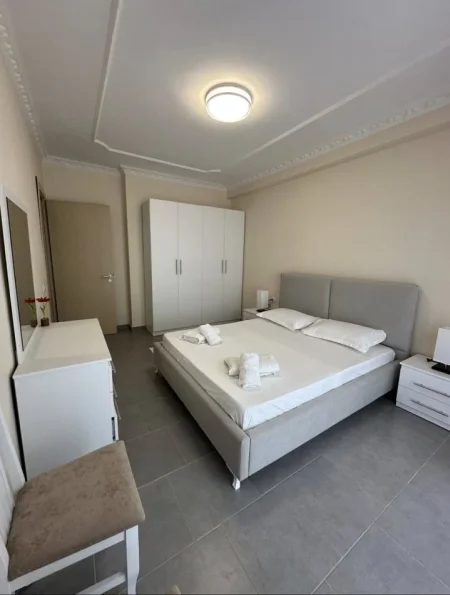 Vlore, jepet me qera apartament 1+1 Kati 11, 75 m² 300 € (Vlorë, Rruga Transballkanike , Rruga Gjergj Kastrioti)