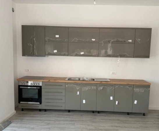 Tirane,  Guzhina te reja akreliku bashk me paisje . Super Cmime 1.001 €