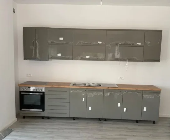 Tirane,  Guzhina te reja akreliku bashk me paisje . Super Cmime 1.001 €