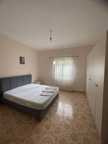 Tirane, jepet me qera shtepi 3+1+Aneks+Ballkon Kati 2, 300 m² (Mezez Fushe, kilometri 5, mbrapa Qendres Nova)