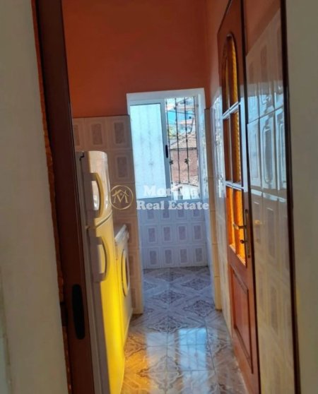 Tirane, jepet me qera shtepi 2+1 Kati 2, 80 m² 350 € (Medreseja)