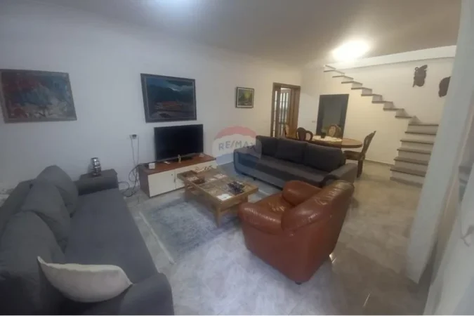Tirane, shitet Vile 2 Katshe , 362 m² 1.400.000 € (Kryqezmin e Rruges se barrikadave me Rrugen e Dibres(ID: 530191074-112)