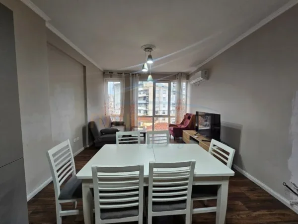 Tirane, jepet me qera apartament 2+1 Kati 4, 107 m² 800 € 