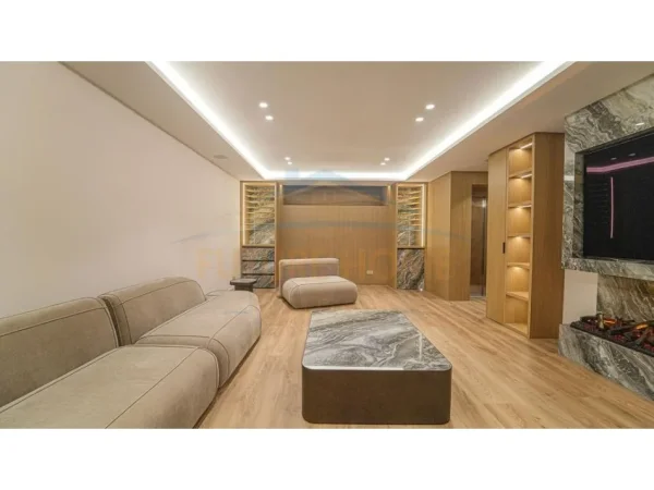 Tirane, jepet me qera Vile Luxury 3 Katshe e mobiluar, 359 m² 5.000 € (Residenca Luminor, Teg)