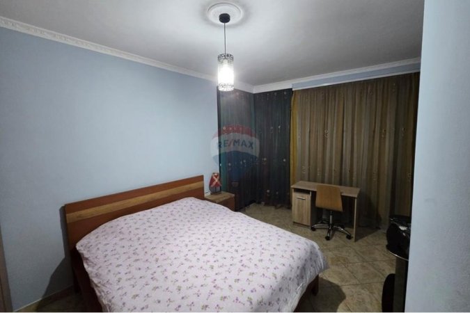 Tirane, jepet me qera apartament 2+1 , 105 m² 650 € (Rruga Muhamet Gjollesha,)