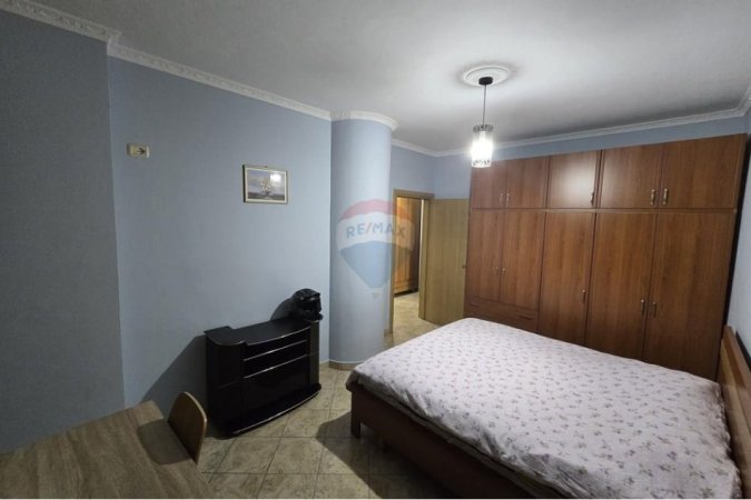 Tirane, jepet me qera apartament 2+1 , 105 m² 650 € (Rruga Muhamet Gjollesha,)