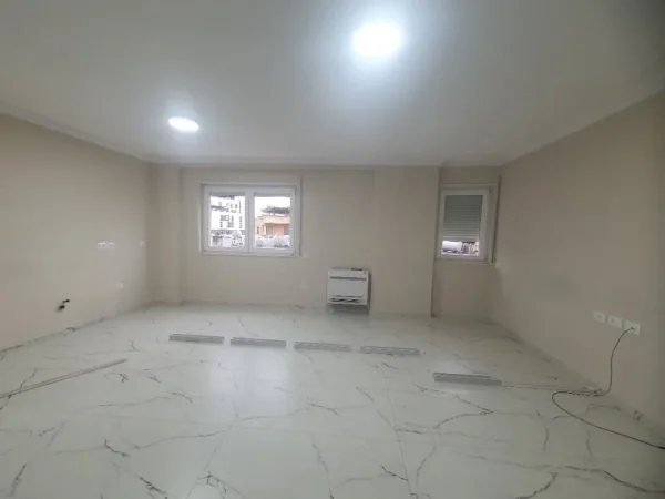 Tirane, jepet me qera apartament 2+1+Aneks+Ballkon Kati 4, 100 m² 1.000 € (rruga mine peza)
