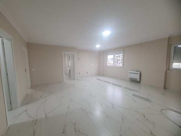 Tirane, jepet me qera ambjent biznesi Kati 4, 100 m² 1.000 € (rruga e durresit)