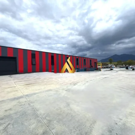 Tirane, jepet me qera magazine Kati 0, 1.000 m² 3.500 € (cerkeze)