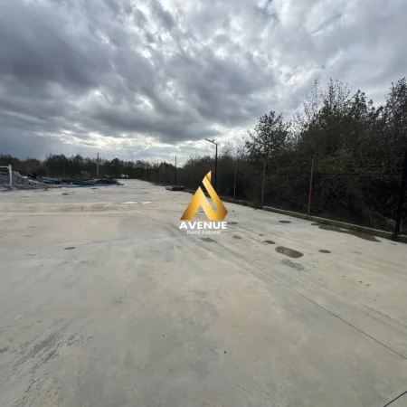 Tirane, jepet me qera magazine Kati 0, 1.000 m² 3.500 € (cerkeze)