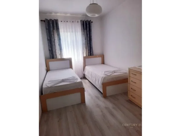 Tirane, jepet me qera apartament 2+1 Kati 5, 110 m² 890 € (BLLOK)