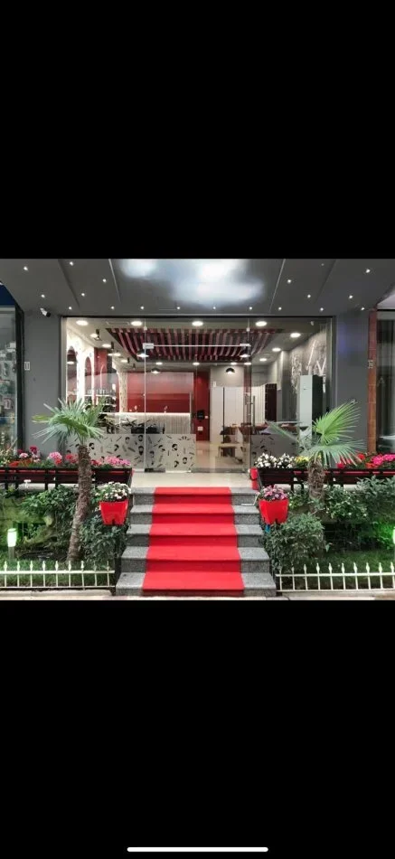 Tirane, shitet dyqan Kati 0, 65 m² (Komuna e Parisit)