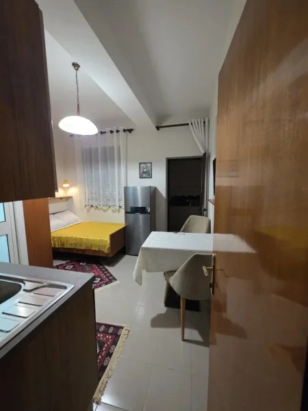 Tirane, jepet me qera garsonier 1+1 Kati 2, 45 m² 400 € (Rruga e Kosovareve)
