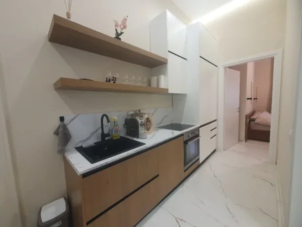 Tirane, jepet me qera apartament 2+1 Kati 2, 80 m² 1.200 € (qender , sheshi skenderbej)