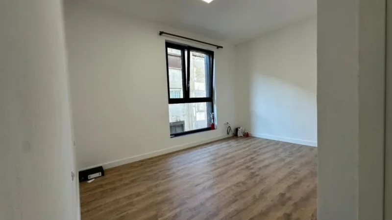 Tirane, jepet me qera zyre Kati 2, 25 m² 400 € (rruga elbasanit)
