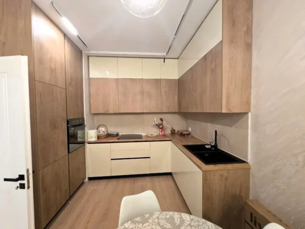 Tirane, jepet me qera apartament 2+1 Kati 5, 95 m² 1.500 € (rruga e barrigadave)