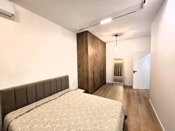 Tirane, jepet me qera apartament 2+1 Kati 5, 95 m² 1.500 € (rruga e barrigadave)
