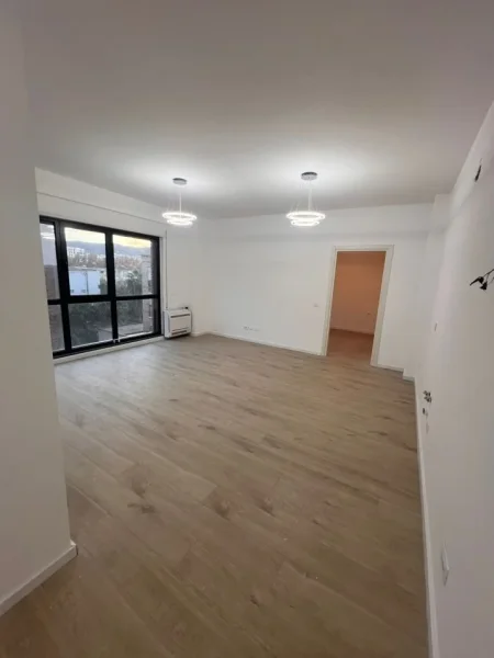 Tirane, jepet me qera zyre , 76 m² 750 € (Myslym shyr)