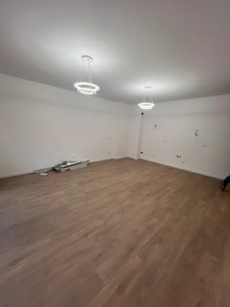 Tirane, jepet me qera zyre , 76 m² 750 € (Myslym shyr)