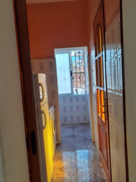 Tirane, jepet me qera shtepi 1+1 Kati 2, 65 m² 350 € (Rruga Riza Cerova)