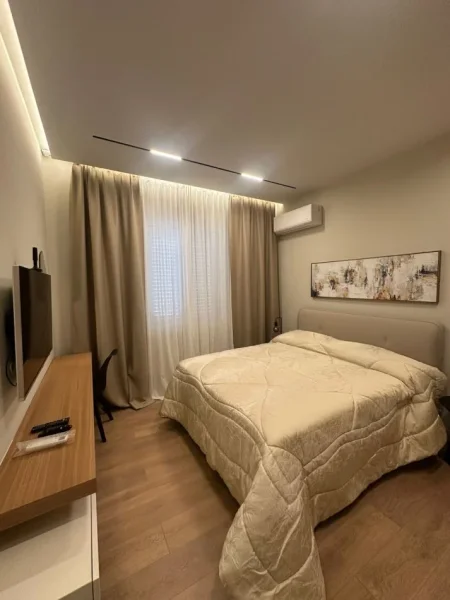 Tirane, jap me qera apartament 1+1 , 60 m² 700 € (Rruga e Barrikadave)