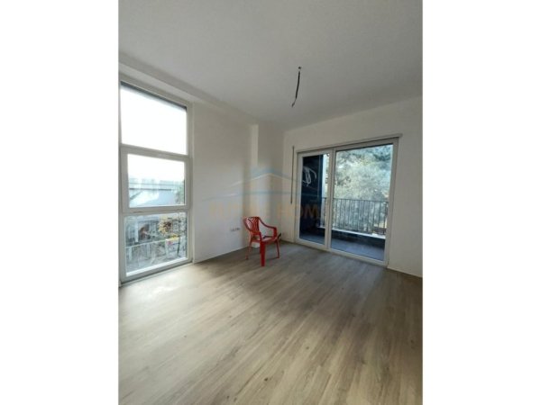 Tirane, shitet apartament 2+1+Aneks+Ballkon , 102 m² 191.000 € (Rruga Henke, Tirane)