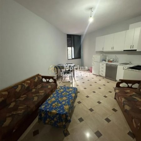 Tirane, jepet me qera apartament 3+1+Ballkon Kati 4, 140 m² 600 € (Kodra e Diellit)