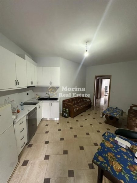 Tirane, jepet me qera apartament 3+1+Ballkon Kati 4, 140 m² 600 € (Kodra e Diellit)