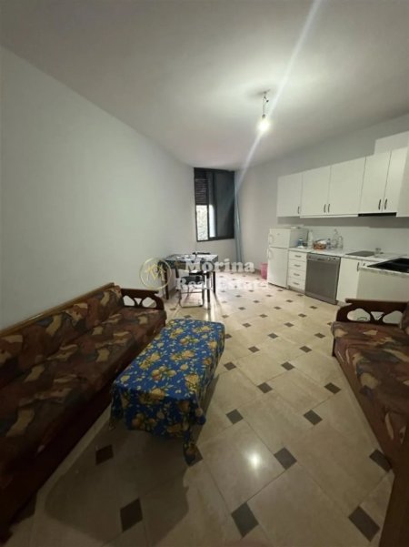 Tirane, jepet me qera apartament 3+1+Ballkon Kati 4, 140 m² 600 € (Kodra e Diellit)