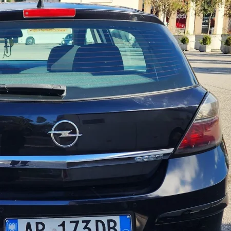 Tirane, shes makine Opel Astra Nafte, e zeze manuale Kondicioner 190.000 km 2.200€