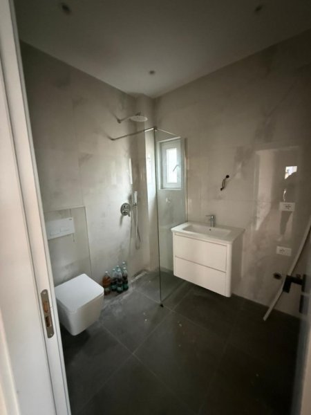 Tirane, shes apartament 1+1 , 55 m² 91.400 € (Ali demi)