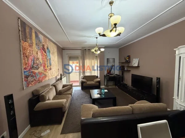Tirane, jepet me qera apartament 2+1 Kati 4, 90 m² (Kristal Center)