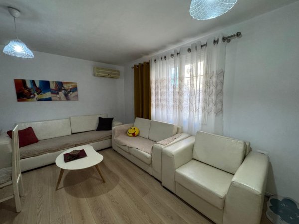 Tirane, jepet me qera apartament 1+1 Kati 1, 450 € 