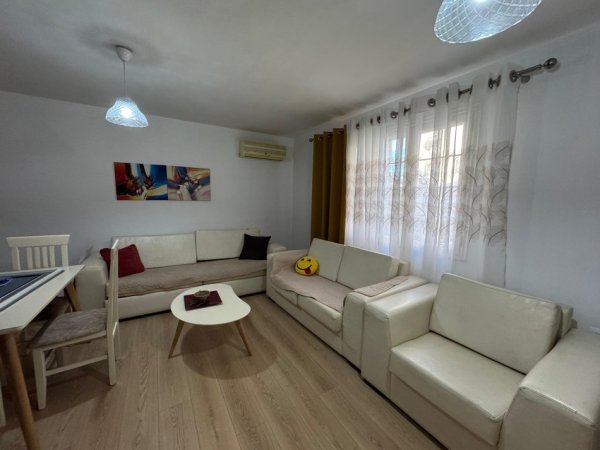 Tirane, jepet me qera apartament 1+1 Kati 1, 450 € 