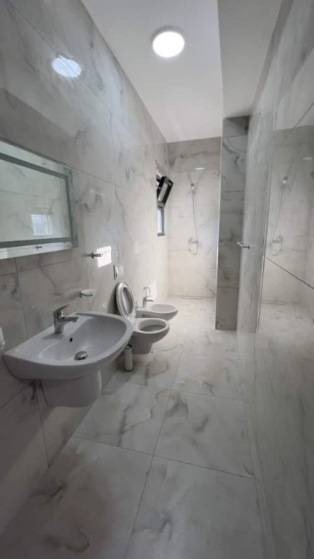 Tirane, jepet me qera apartament 2+1 Kati 6, 111 m² 600 € (Astir)