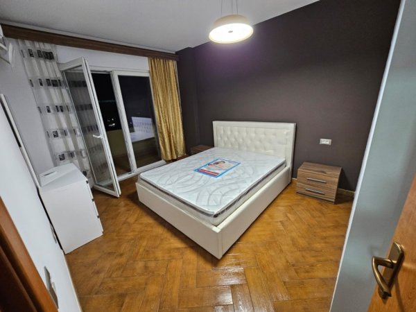 Tirane, jepet me qera apartament 3+1 Kati 3, 120 m² 700 € (Laprakë)