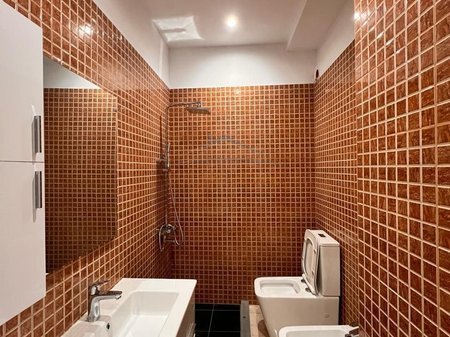 Vlore, shitet apartament 2+1 Kati 5, 107 m² 172.800 € (Sheshi i Flamurit)