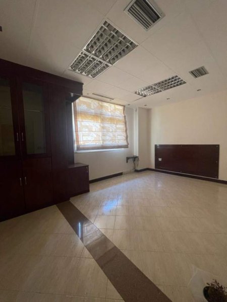 Tirane, jepet me qera ambjent biznesi Kati 1, 130 m² 1.500 Euro (Mine Peza)