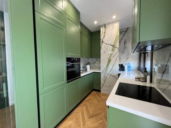 Tirane, jepet me qera apartament 2+1 Kati 8, 121 m² 1.650 Euro (Rruga e Barrikadave)