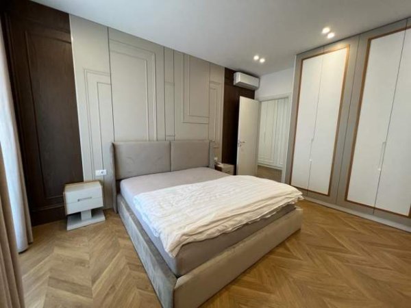 Tirane, jap me qera apartament 2+1+BLK Kati 8, 122 m² 1500 Euro (Rruga Barrikadave)