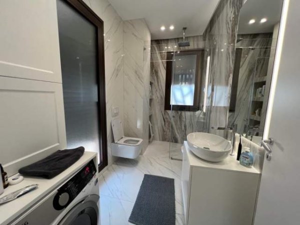 Tirane, jepet me qera apartament 2+1 Kati 8, 121 m² 1.650 Euro (Rruga e Barrikadave)