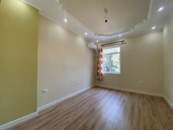 Tirane, jepet me qera ambjent biznesi Kati 2, 500 Euro (Rruga e Dibrës)