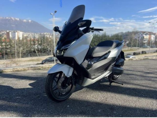 Tirane, shes Scooter Honda forza Viti 2016, 4.200 Euro