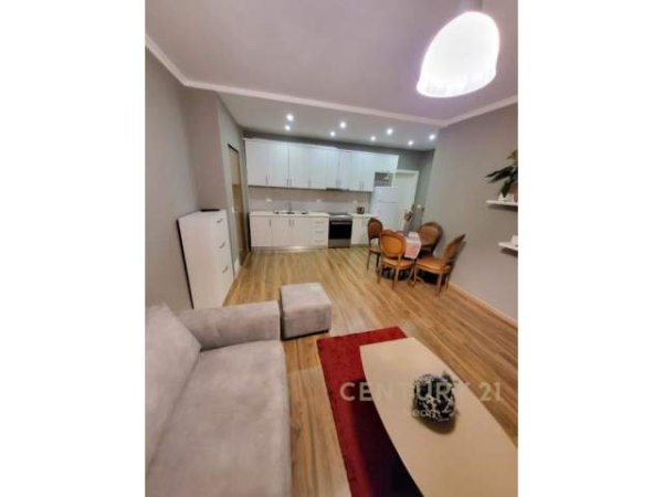 Tirane, jepet me qera apartament 1+1 Kati 11, 75 m² 550 Euro (komuna e parisit)