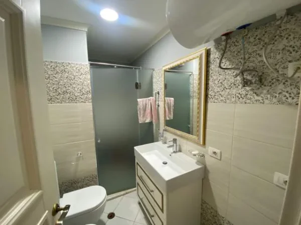 Tirane, jepet me qera apartament 4+1+BLK Kati 3, 170 m² 1.400 Euro (Kopshti Botanik)