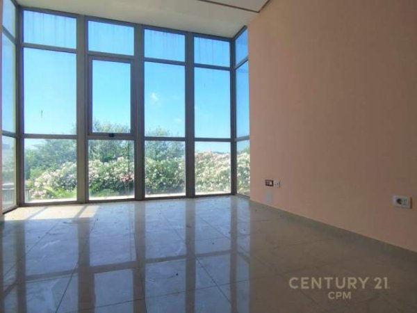 Tirane, jepet me qera magazine Kati 0, 1.330 m² 5.000 Euro