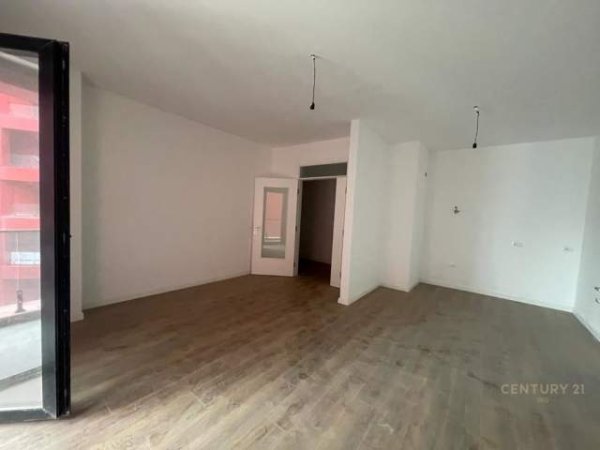 Tirane, ofert zyre Kati 4, 138 m² 375 Euro (ARLIS,FARMACIA 10 Tirana, Albania)