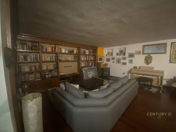 Tirane, ofert Vile 3 Katshe Kati 3, 2.137 m² 5.500 Euro (Prane Liqenit te Farkes Tirana, Albania)