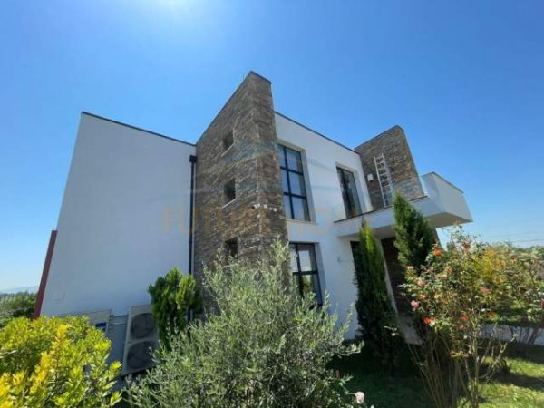 Tirane, jepet me qera Vile 3 Katshe Kati 3, 850 m² 3.000 Euro (Farkë)