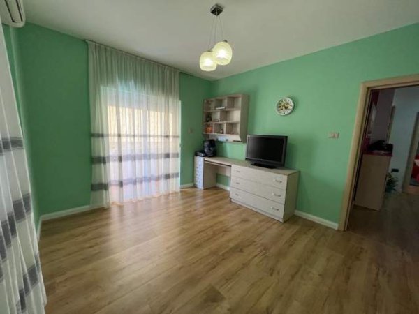 Tirane, jepet me qera apartament Kati 3, 120 m² 750 Euro (rruga pjeter bogdani)